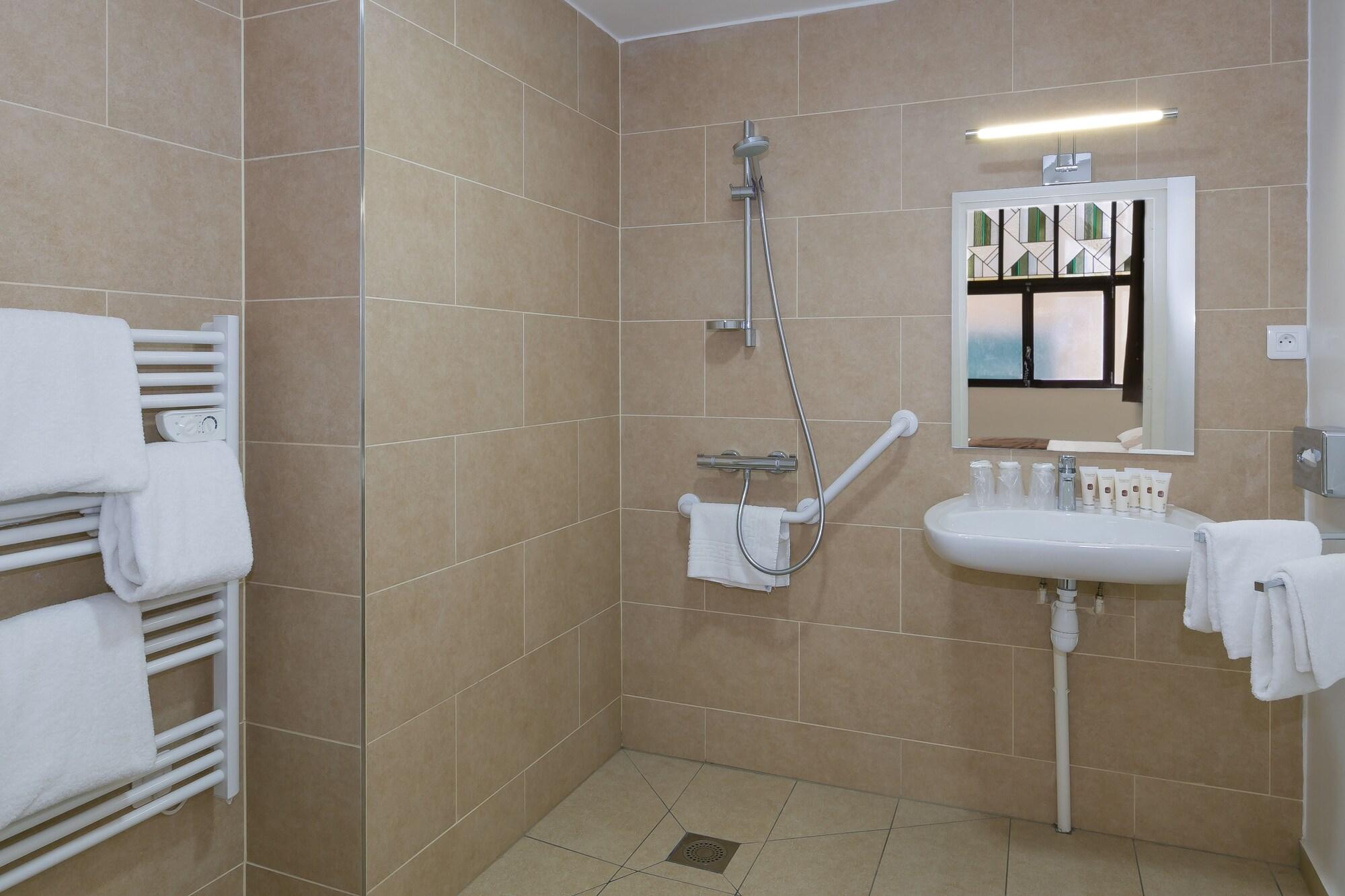 Hotel Foch Nancy Gare Екстериор снимка